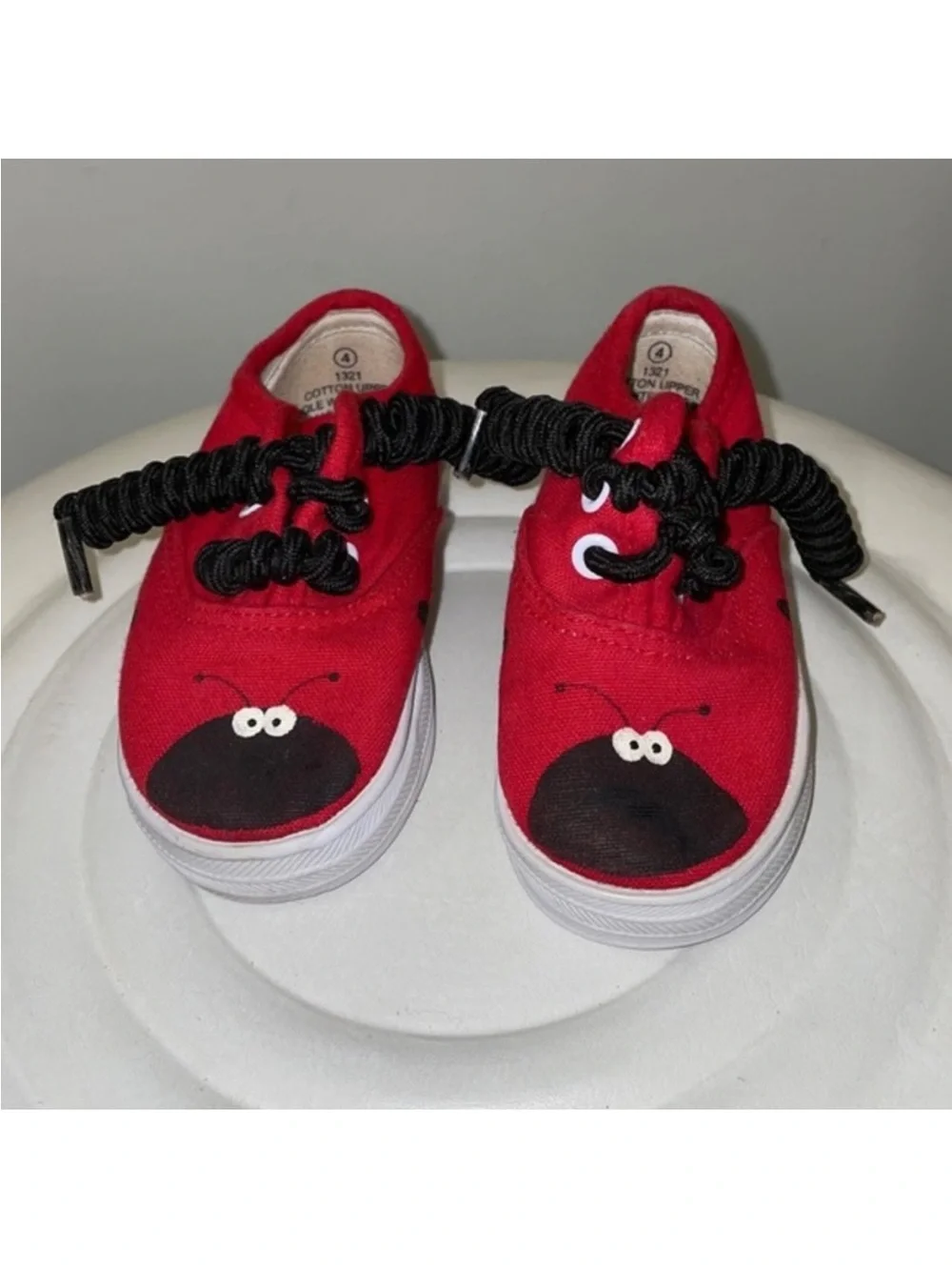 Ladybug‎ baby shoes sneakers Size 4.